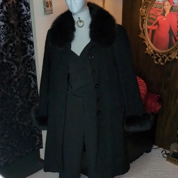 Vintage Fur Coat - Picture 7 of 7